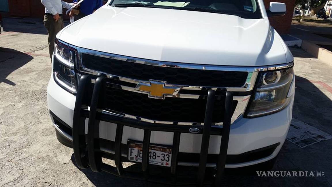 $!Embargan camioneta de alcalde por adeudo en Presidencia