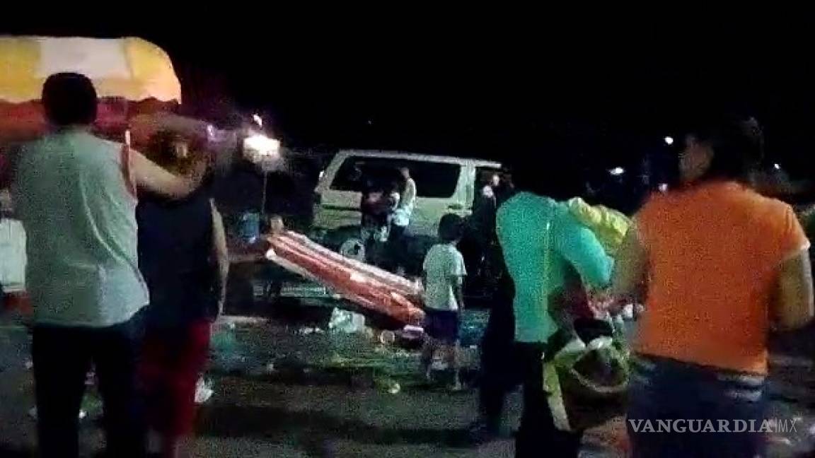Borracho al volante arrasa con puestos de tianguis en Torreón; hay cuatro lesionados