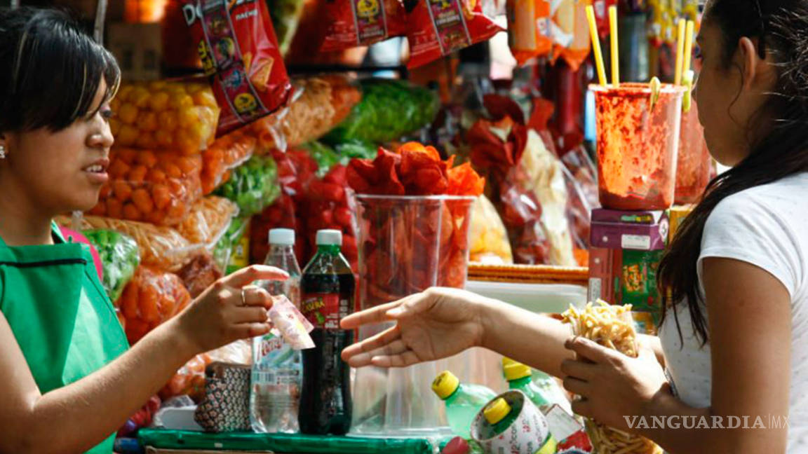 Congreso de Oaxaca avala prohibir la venta de refrescos y comida chatarra a menores de edad