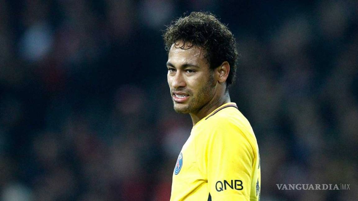 Neymar vuelve a jugar fútbol callejero