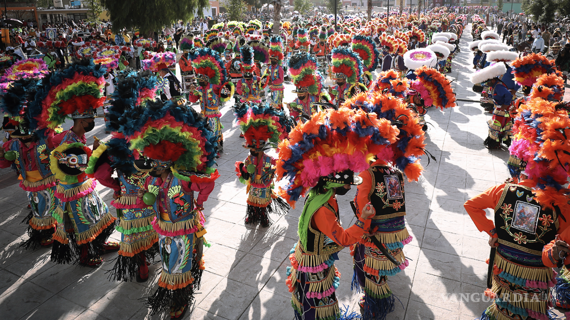 $!Saltillo adquiere récord Guinness por la Matlachinada más grande del mundo.