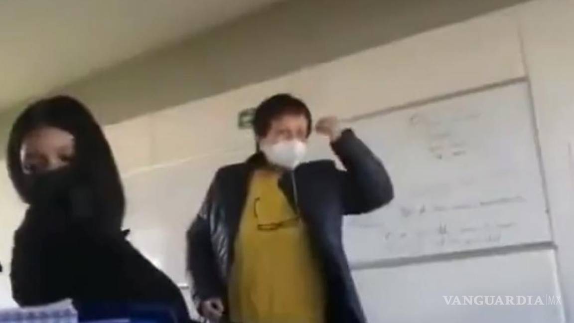 Graban a maestra llamando ‘retrasados mentales’ a sus alumnos en Puebla