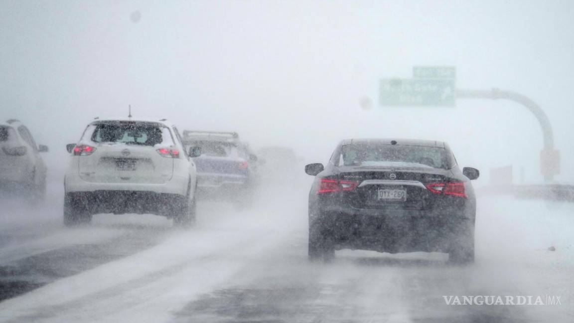 Afecta a 65 millones de personas tormenta invernal que azota a Estados Unidos