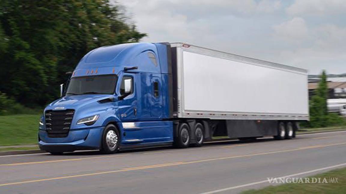 Cae en mayo la producción, exportación y ventas de Freightliner