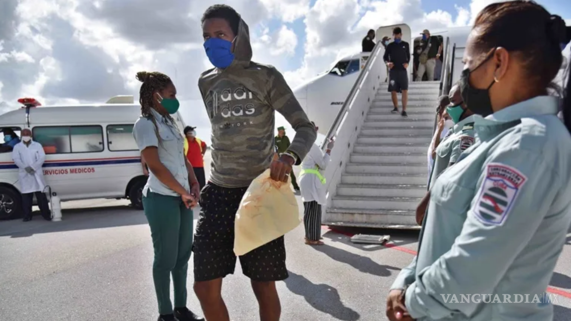 México devuelve a Cuba 49 migrantes ilegales; realiza 17 operaciones de repatriación desde enero