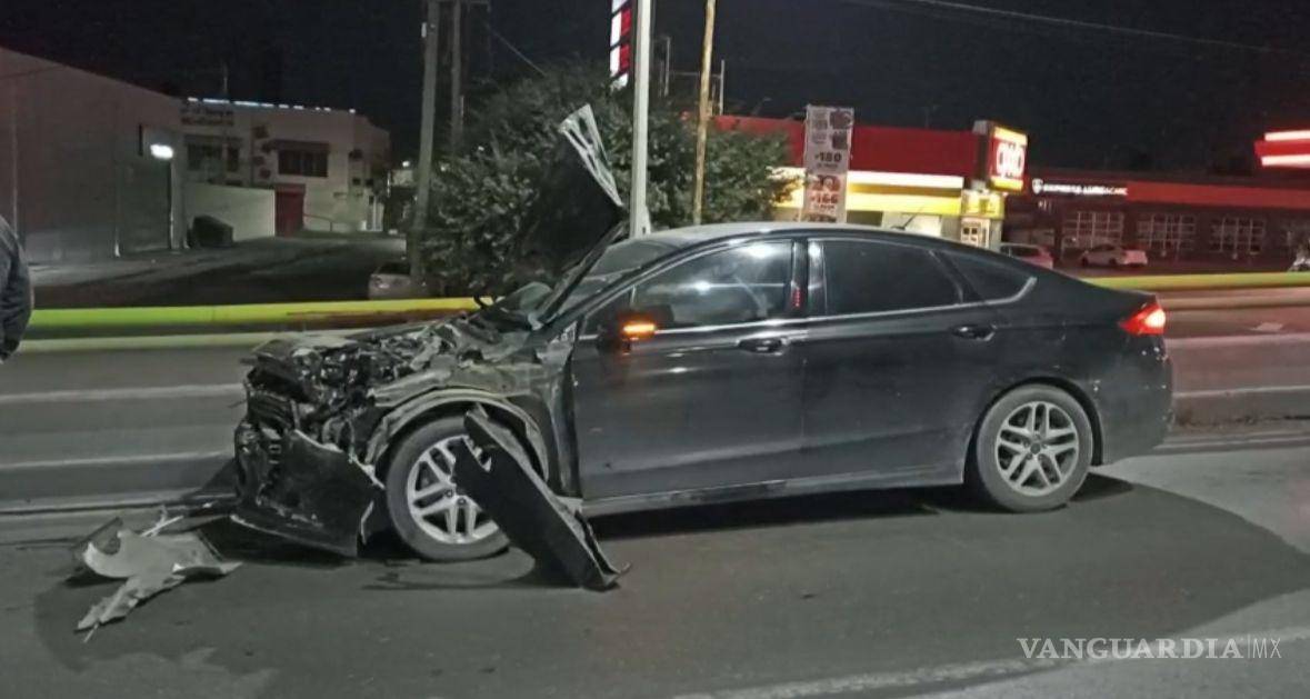 $!El choque por alcance ocurrió en la parte alta del puente del bulevar Venustiano Carranza.