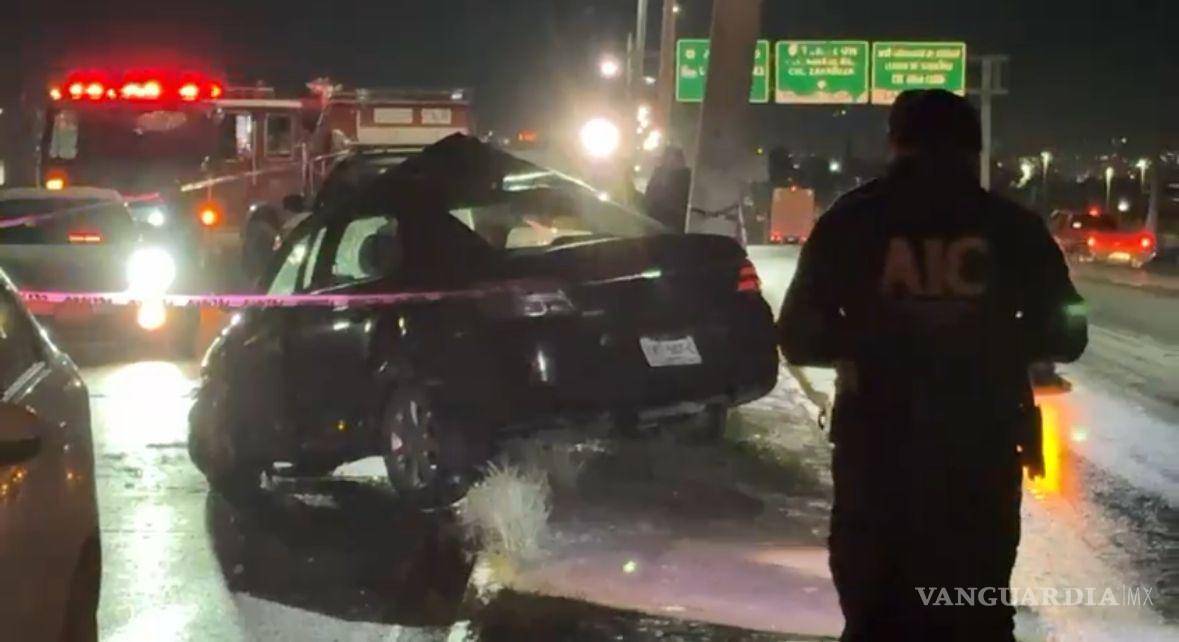 $!Elementos de Tránsito Municipal resguardan la zona del accidente nocturno.