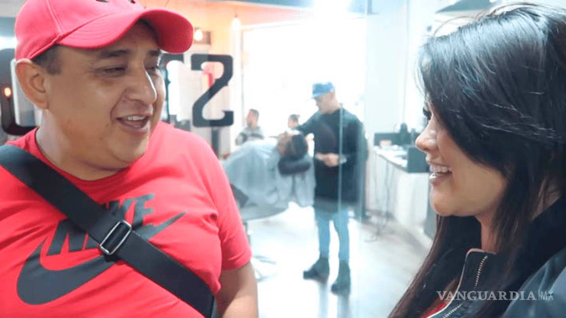 $!Beso en la boca entre 'Gomita' y su papá causa polémica en redes sociales