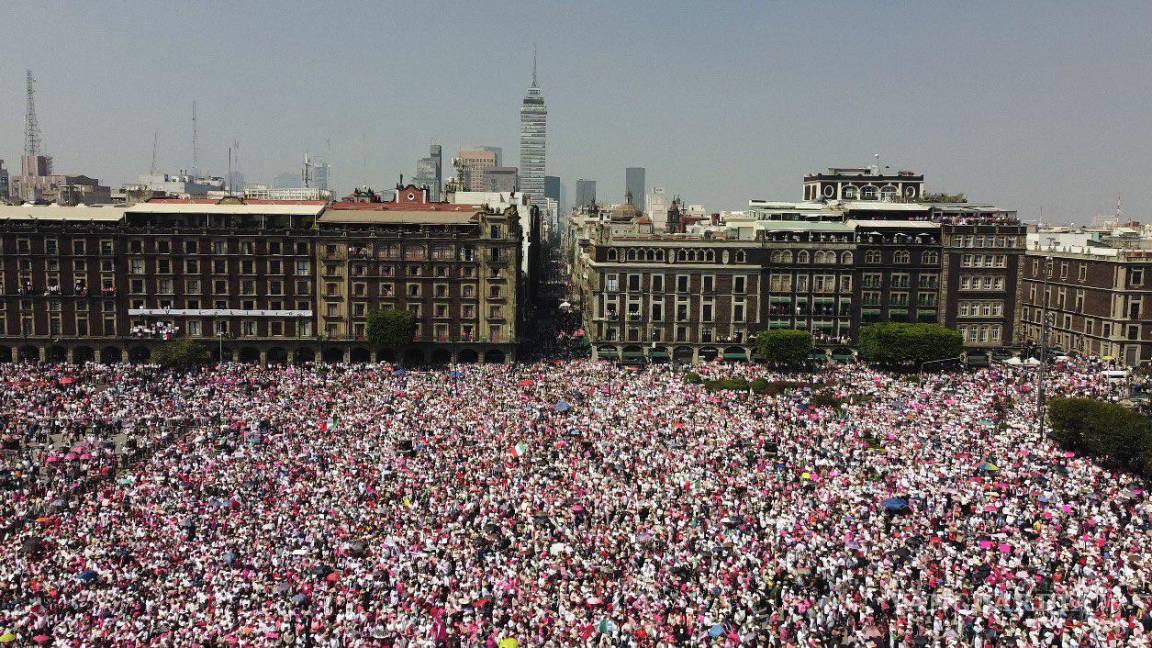 90 mil o 700 mil, ¿cuántos fueron al Zócalo por la Marcha por la Democracia?