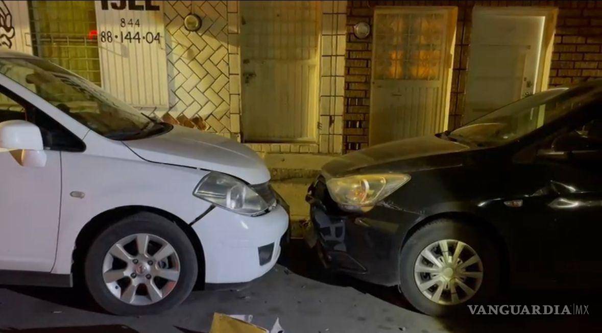 $!Uno de los vehículos impactados fue proyectado contra otro automóvil estacionado.