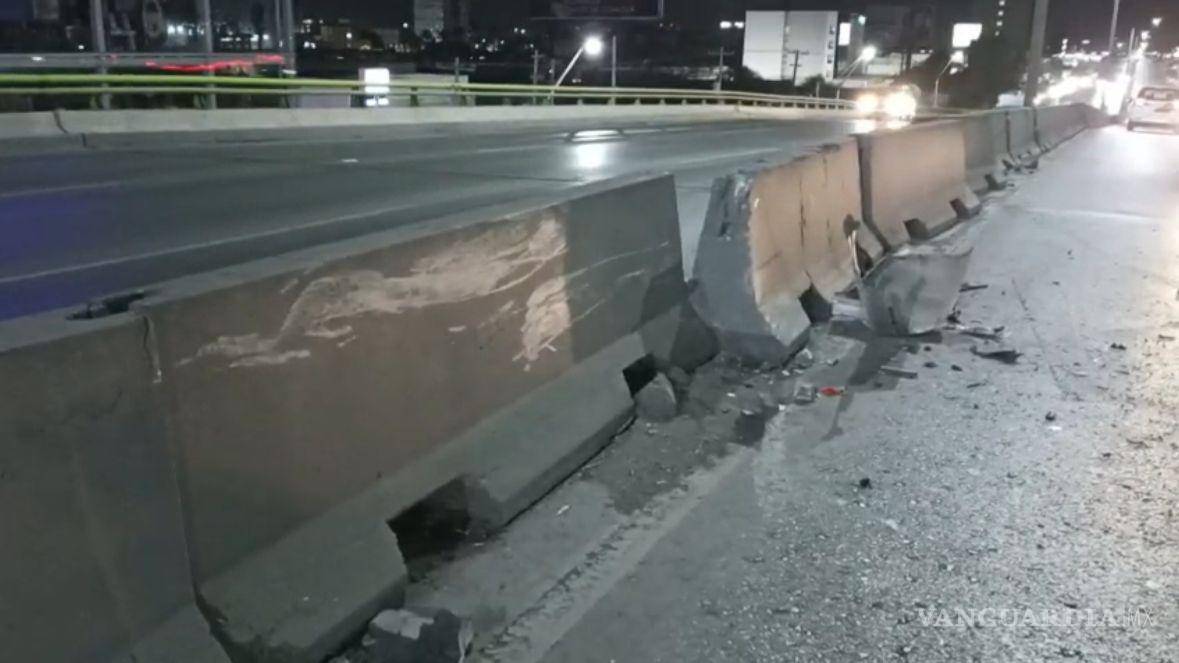 $!Las ballenas de concreto delimitaron carriles y evitaron que los vehículos involucrados pasaran a los carriles contrarios tras el choque.