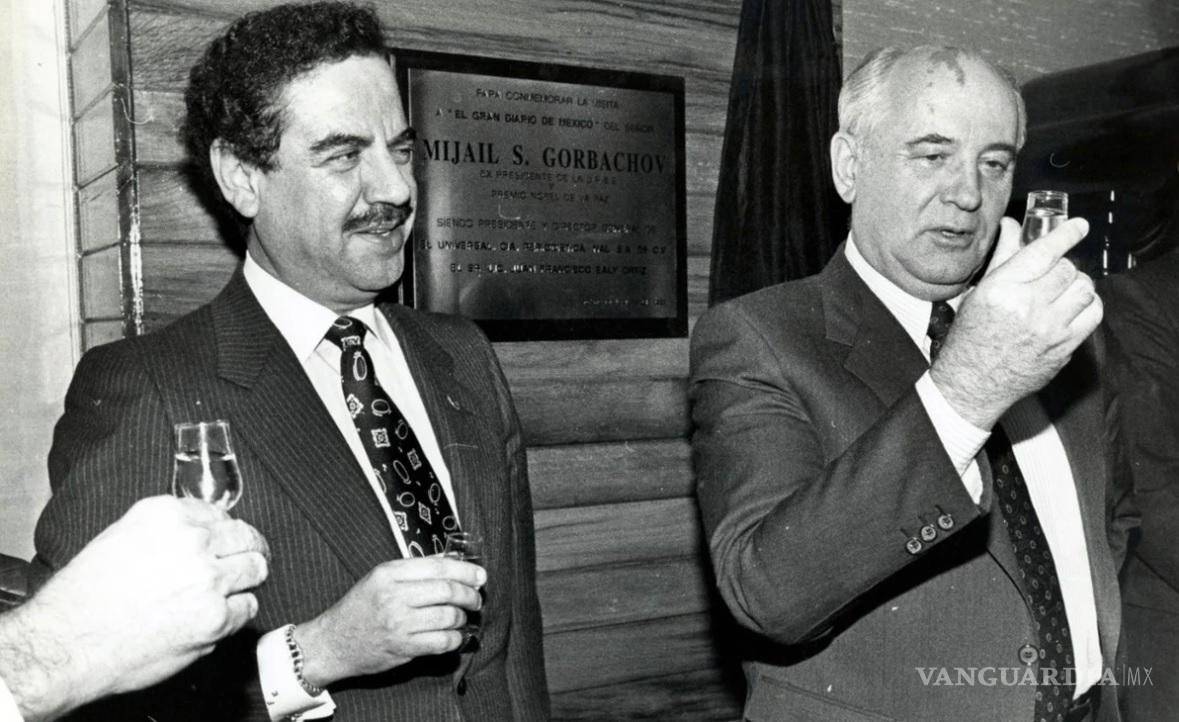 $!Juan Francisco Ealy Ortiz, Presidente Ejecutivo y del Consejo de Administración de EL UNIVERSAL, recibió a Mijaíl Gorbachov el 10 de diciembre de 1992.
