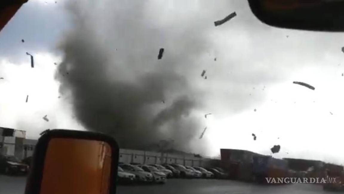Azota a Nuevo León fuerte tormenta con lluvia, viento y granizo; captan tornado en Apodaca