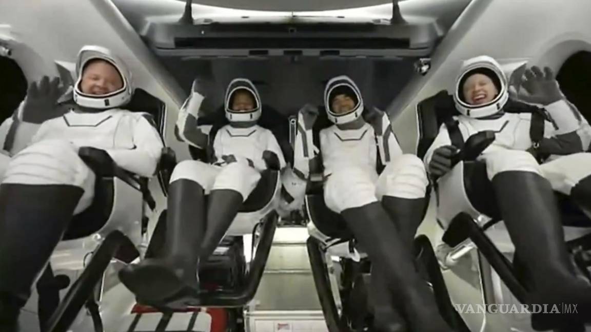 Regresan con éxito los primeros turistas especiales de la cápsula SpaceX