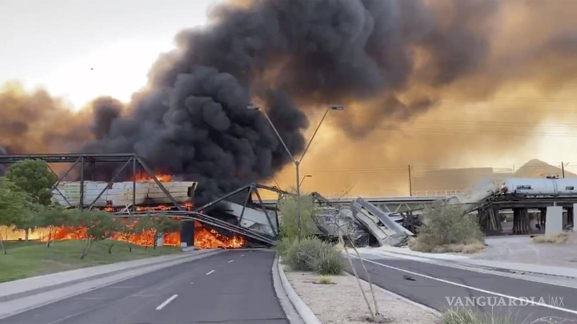 Descarrila tren y causa incendio en Arizona
