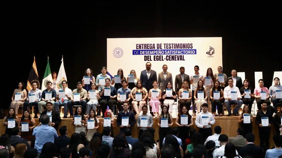 Más de 700 egresadas y egresados de la Unidad Sureste recibieron reconocimiento por su desempeño satisfactorio en el EGEL-Ceneval.