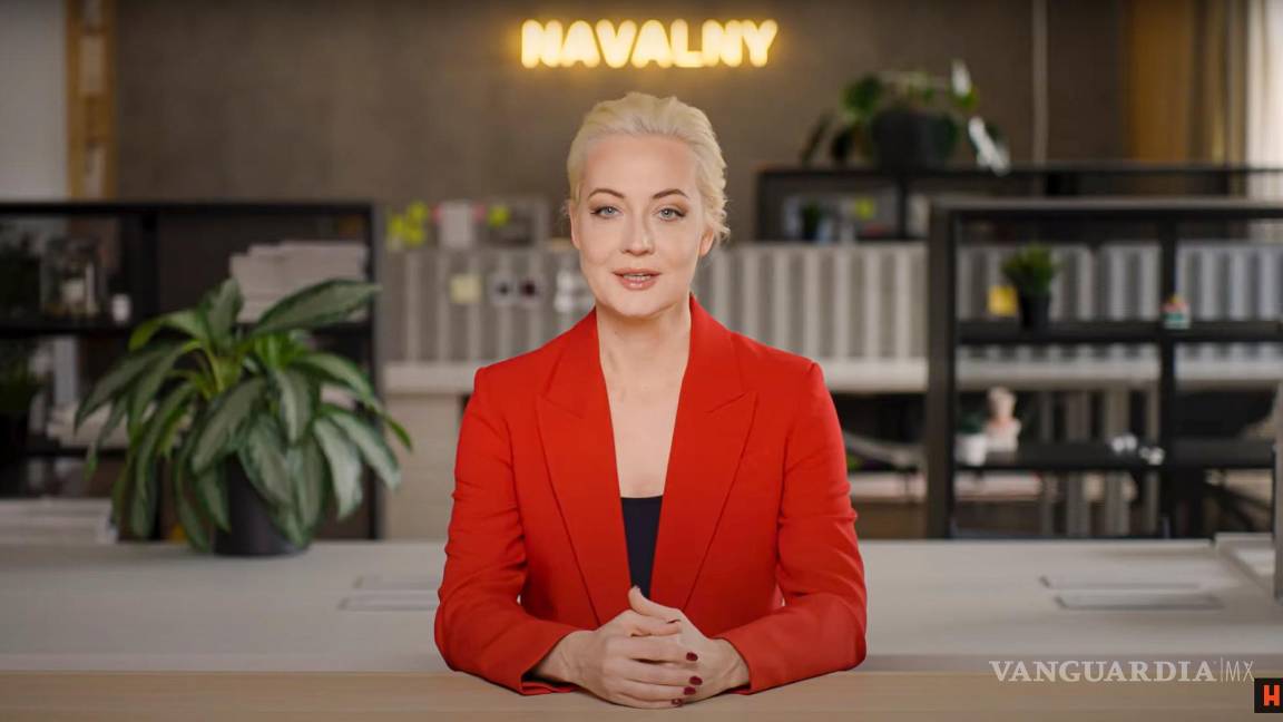 $!Yulia Navalnaya, esposa de Alexei Navalny, hablando pidió a sus seguidores a unirse a una protesta por las elecciones presidenciales.