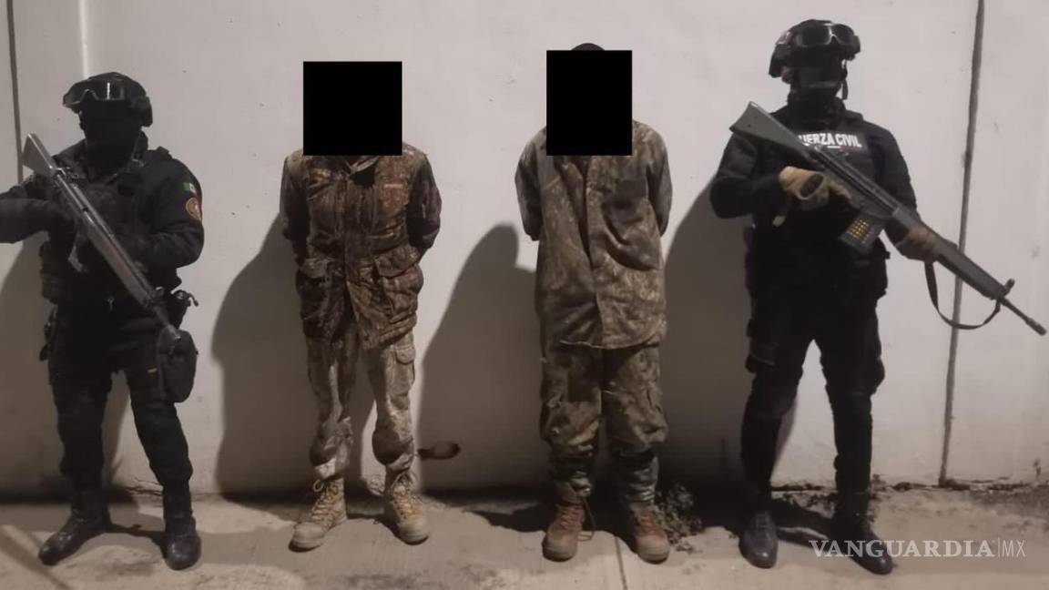 Detienen en NL a dos hombres con armas de uso exclusivo del Ejército y ponchallantas