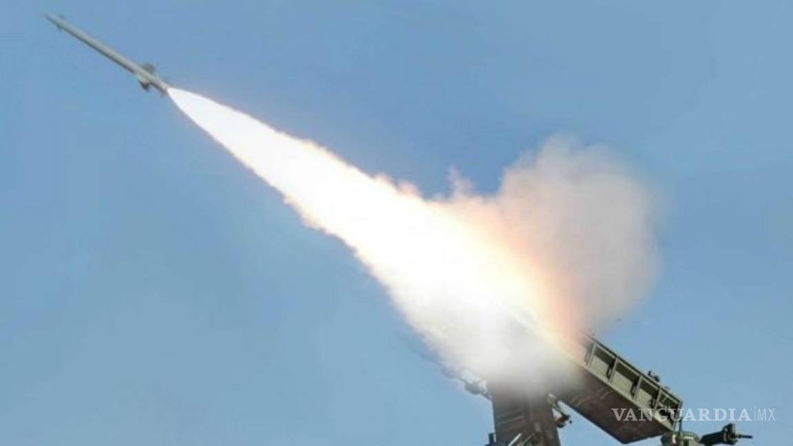 Corea del Norte dispara un misil balístico