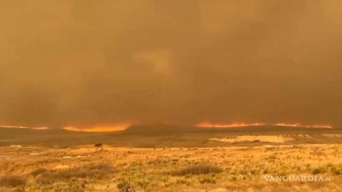 Texas se quema, enfrenta uno de los incendios forestales más grandes de su historia