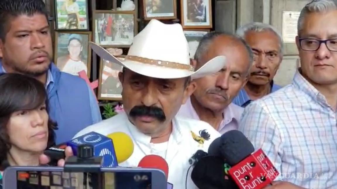 Familia de Emiliano Zapata demandará al INBA por pintura del caudillo en tacones