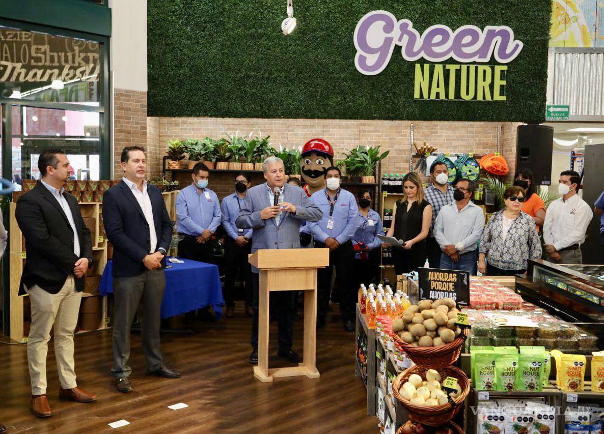 $!Armando Castilla Galindo, socio saltillense de la plaza comercial ubicada junto a Alsuper Plus Lourdes, destacó los valores y principios con los que cuenta la cadena comercial.