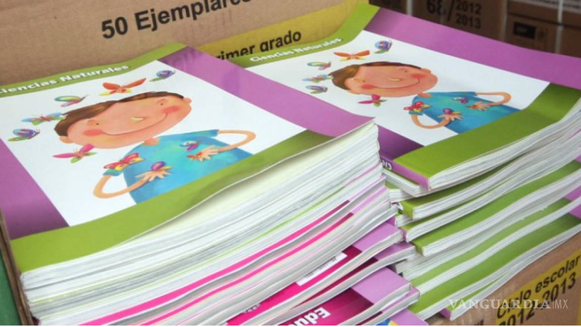 Padres de familia de Nuevo León acusan a la 4T de imponer su ideología en libros de texto