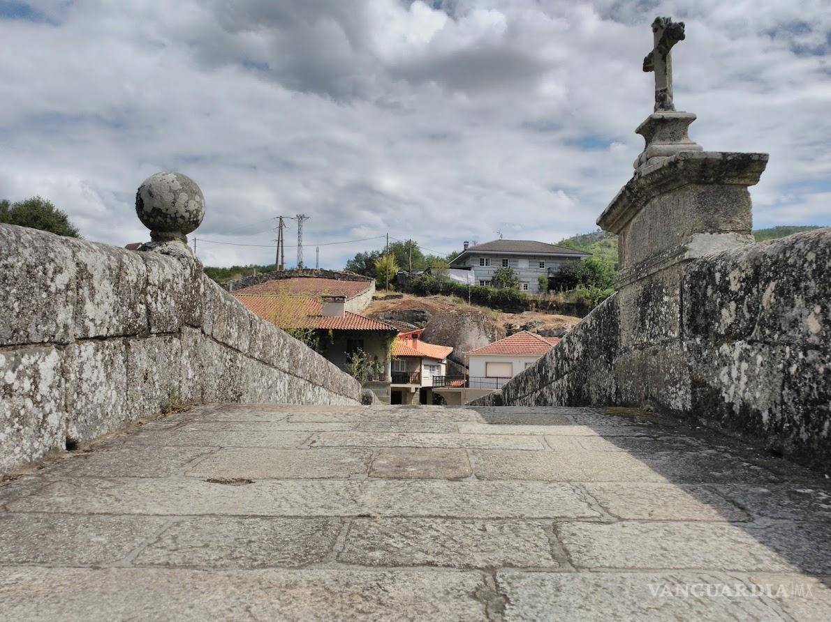 $!El puente medieval de San Clodio, es uno de los atractivos del pueblo gallego.