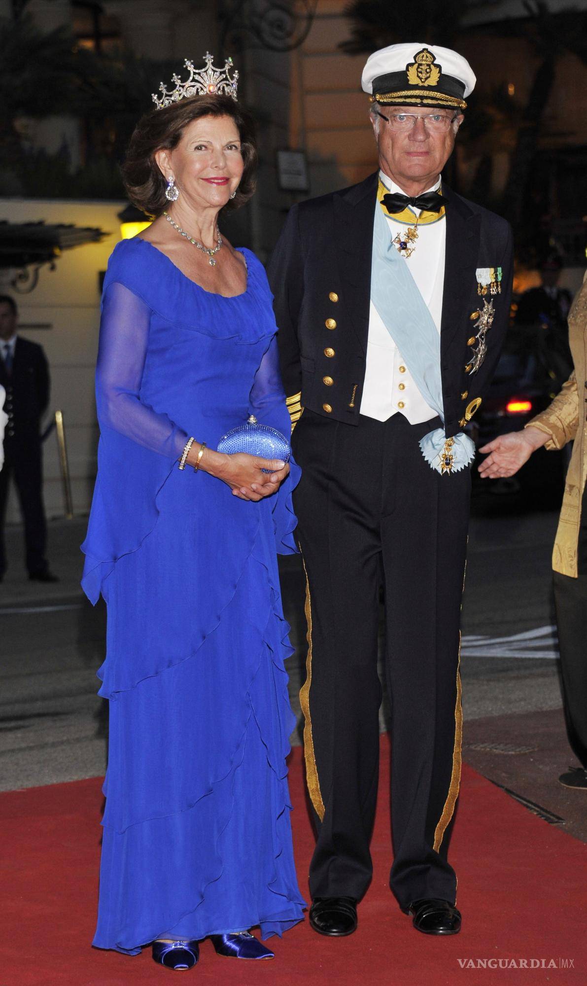 $!El rey Carlos Gustavo de Suecia y la reina Silvia, su esposa. EFE/EPA/Bruno Bebert