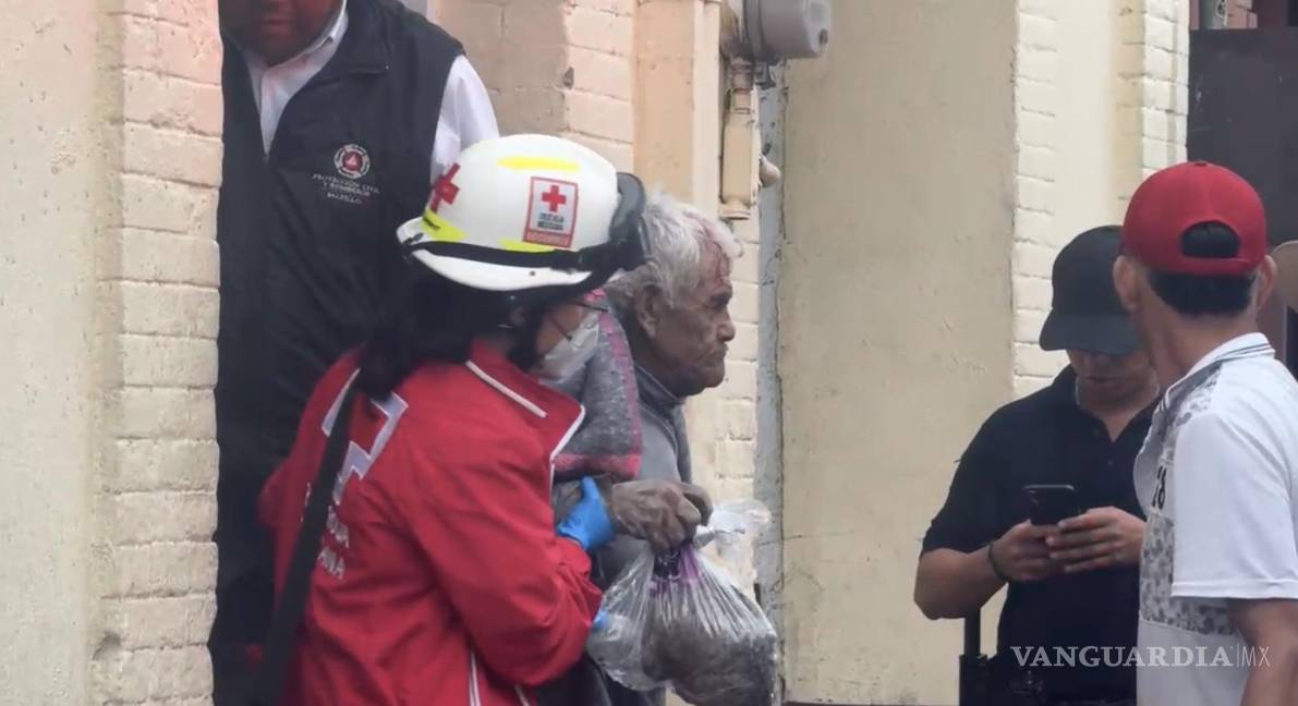 Colapsa techo del bar Cosmopolita en Saltillo y deja dos lesionados