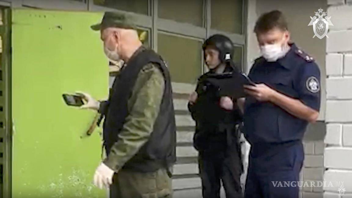Hombre armado entra a una escuela y mata a 15 personas en Rusia