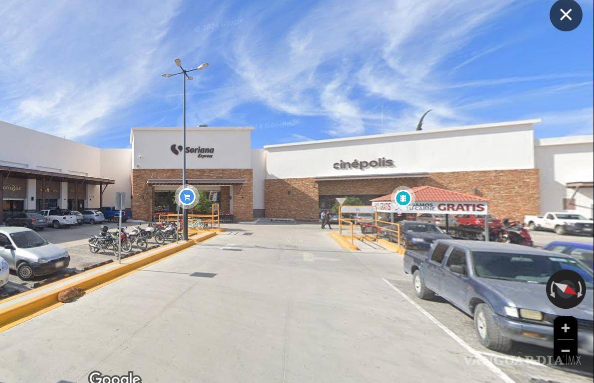 $!En esta plaza comercial fue donde el hombre encontró la paloma.