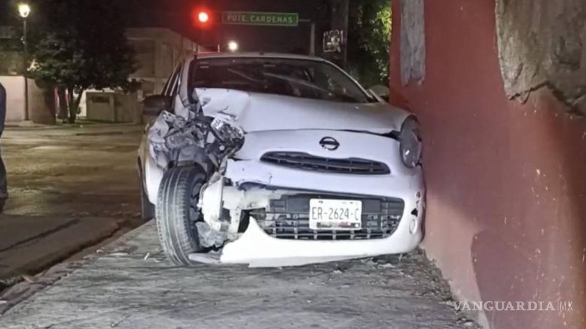$!El afectado y un taxista siguieron al responsable por varias calles tras el primer choque.