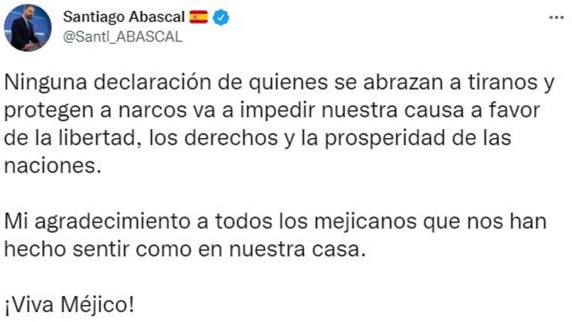 $!“Abraza a tiranos y protege a narcos” responde líder de VOX a AMLO