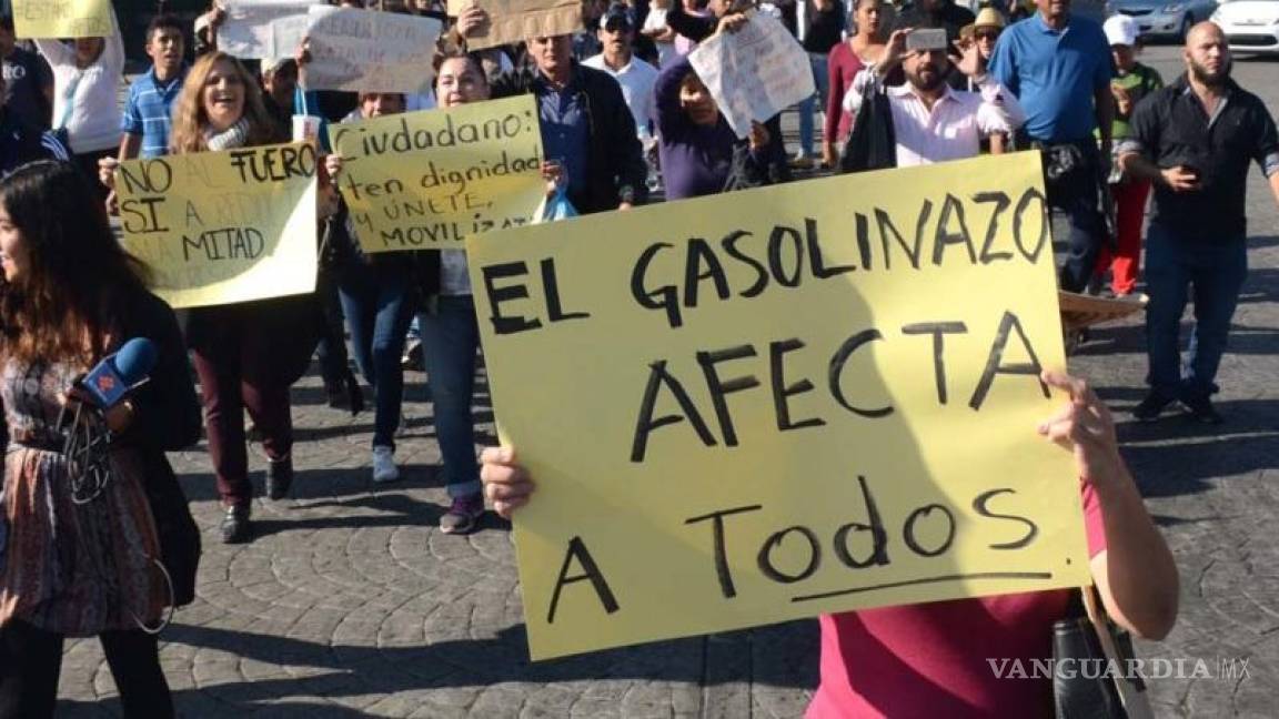 Marchan maestros en contra del gasolinazo en Chiapas