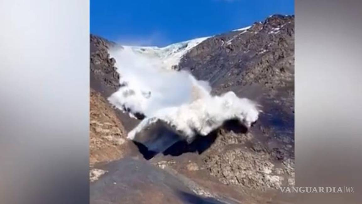 Así fue el espectacular colapso de un glaciar en Kirguistán (video)