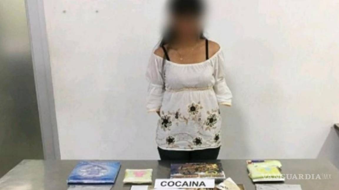 Profesora es detenida con libros infantiles llenos de cocaína