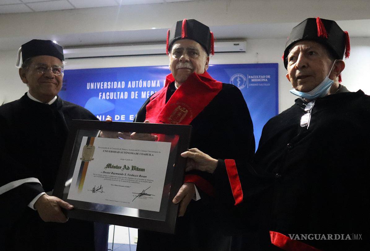 $!Doctor Raymundo Verduzco recibe grado de ‘Máster ad Vitam’
