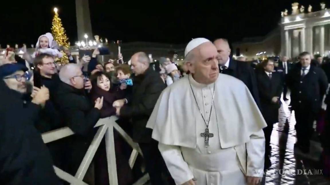 'Muchas veces perdemos la paciencia, también yo'... Papa Francisco pide perdón por reprender a fiel en el Vaticano