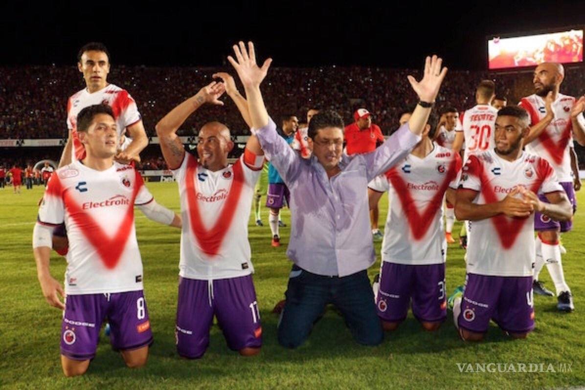 $!Enmedio del escándalo por el Tiburón y desde sus vacaciones en Italia, Kuri dice que no temer a investigación