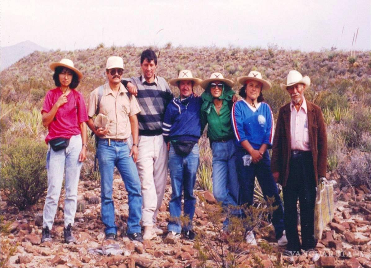 $!Don José Rojas, en el extremo a la derecha, acompañando una exploración en la zona de Rincón Colorado