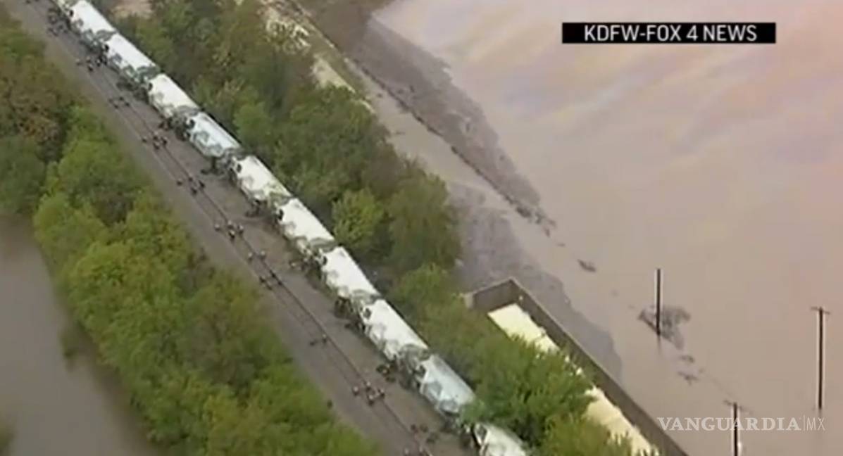 Lluvias causan descarrilamiento de un tren en Texas