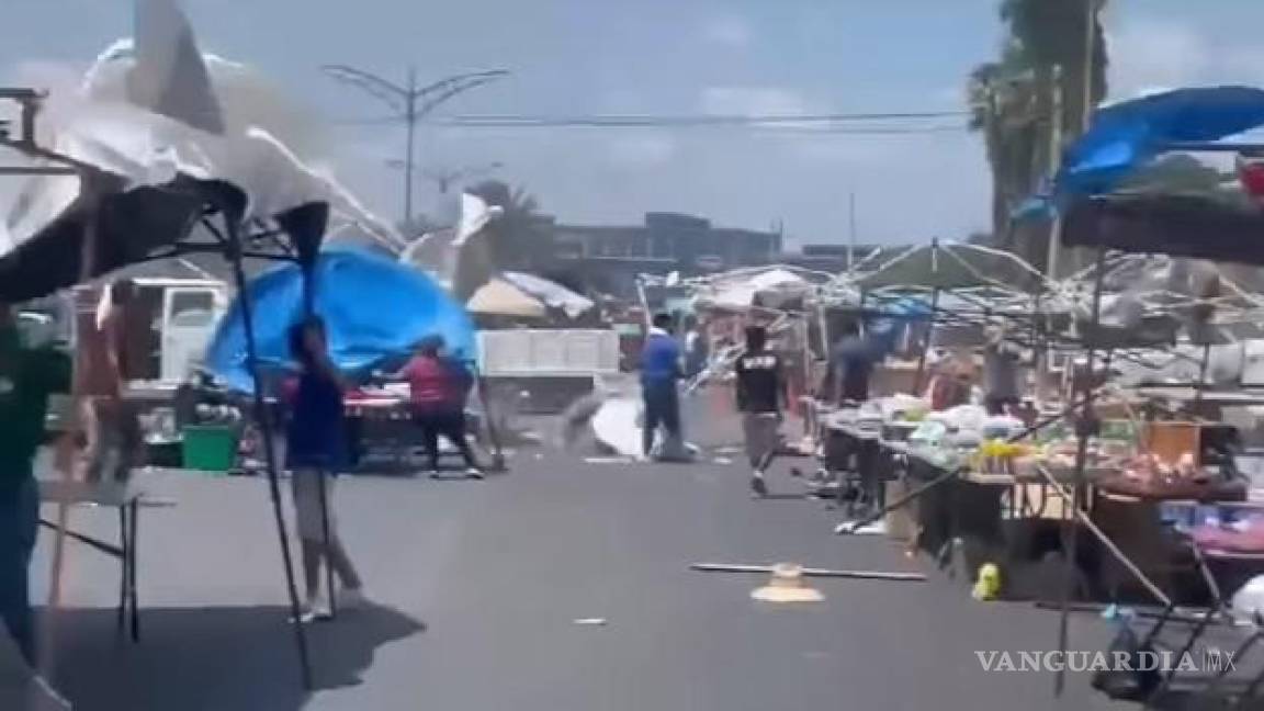 Breve pero intensa tolvanera manda a volar mercadito de colonia Praderas de Monclova