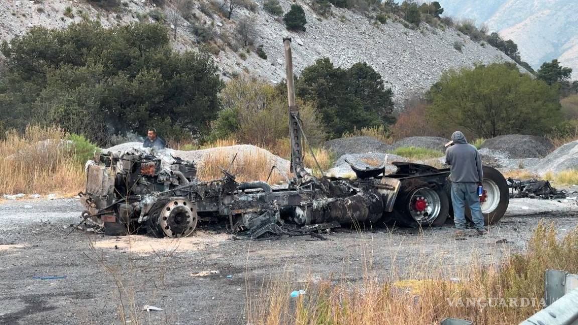 Incendio de tráiler afecta circulación en tramo Saltillo-Los Chorros