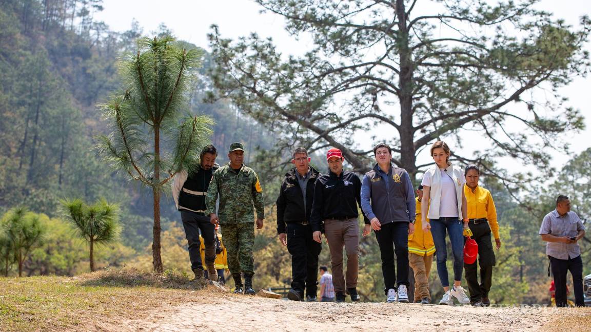 El gobernador de Nuevo León supervisó el combate del siniestro de la sierra de Santiago