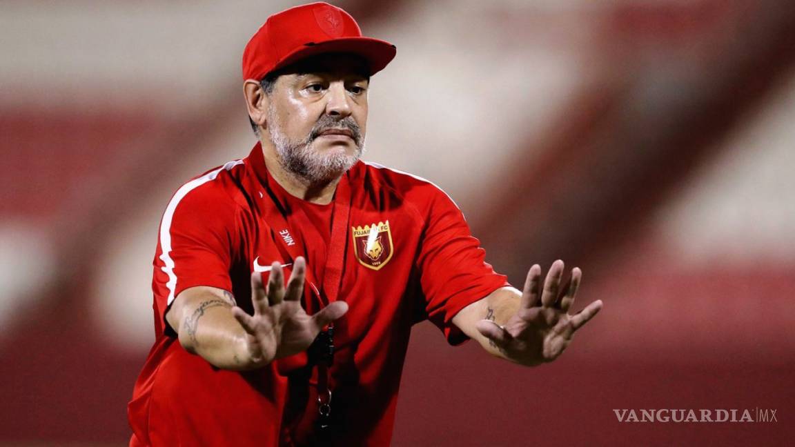 Al descender ¡Maradona renuncia a su club!