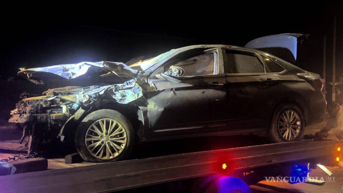 Automovilista impacta camioneta al norte de Saltillo; embarazada termina lesionada