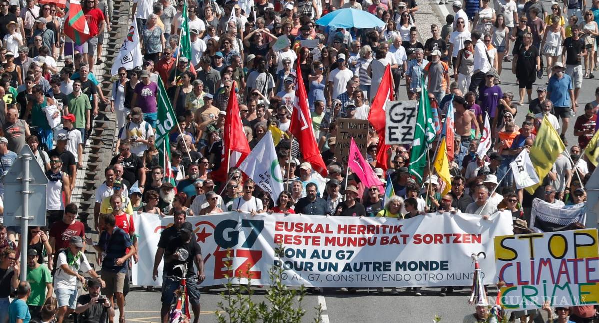 $!Miles de personas protestan contra la cumbre del G7 (fotogalería)