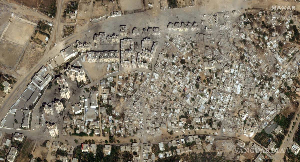 $!Daños causados por los ataques aéreos israelíes en el vecindario de Izbat Beit Hanoun, en el norte de la Franja de Gaza, el 21 de octubre de 2023.