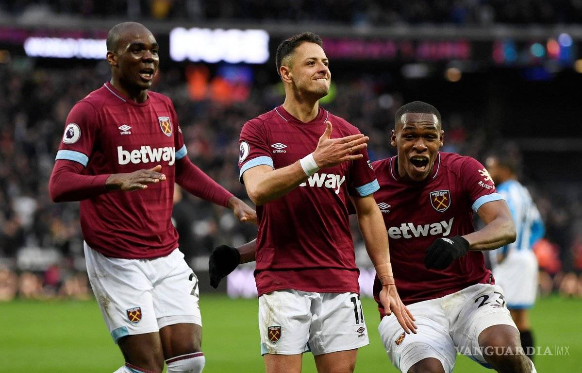 $!'Chicharito' hace doblete al Huddersfield Town y recobra la confianza con el West Ham